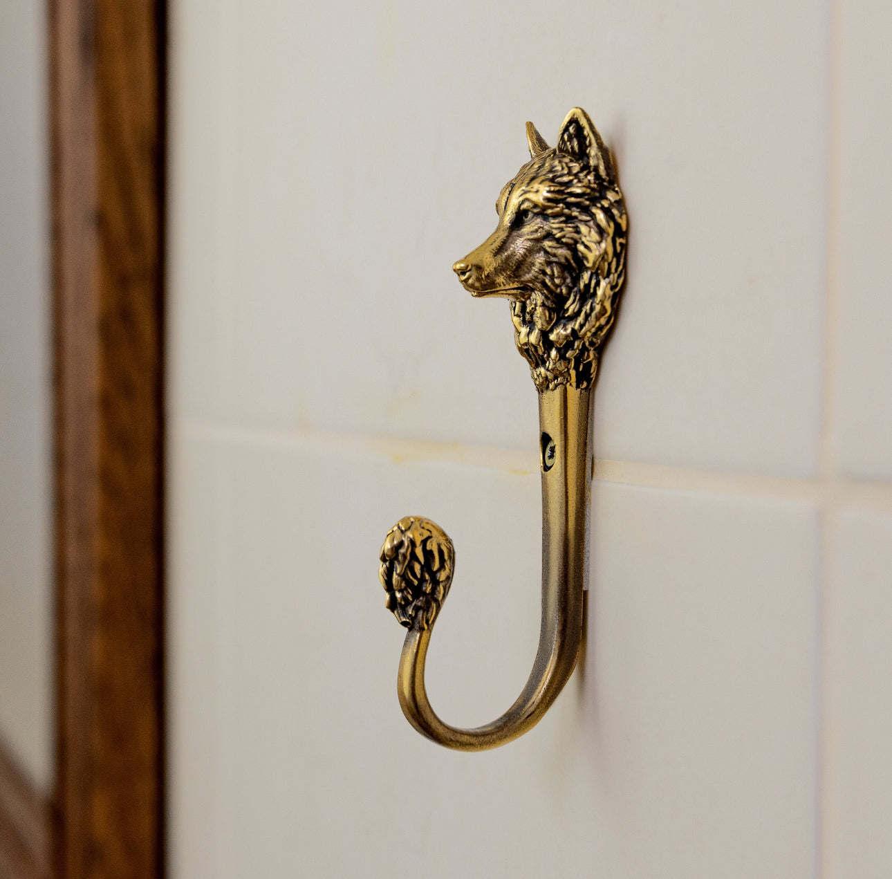 Wolf’s head wall hook